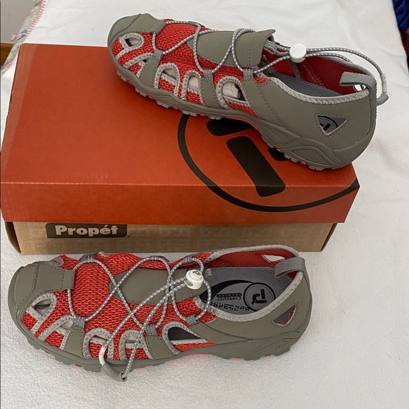 PROPET- Women’s size 9, wide 2E, coral and grey mesh shoes. Brand new in box. - Picture 2 of 6